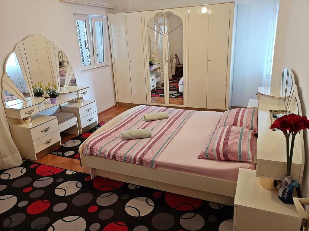Apartments Neven Omiš Εξωτερικό φωτογραφία